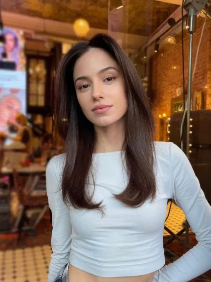 Helene photo 1 in Ibri: 21 years old, slim, brown hair, 168 cm, 53 kg, B bust