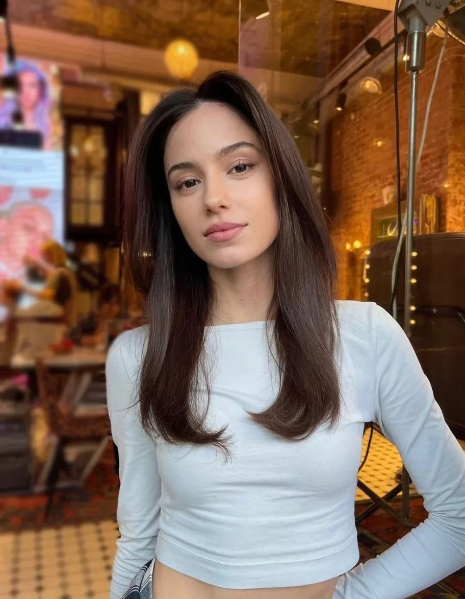 Helene photo 1 in Ibri: 21 years old, slim, brown hair, 168 cm, 53 kg, B bust