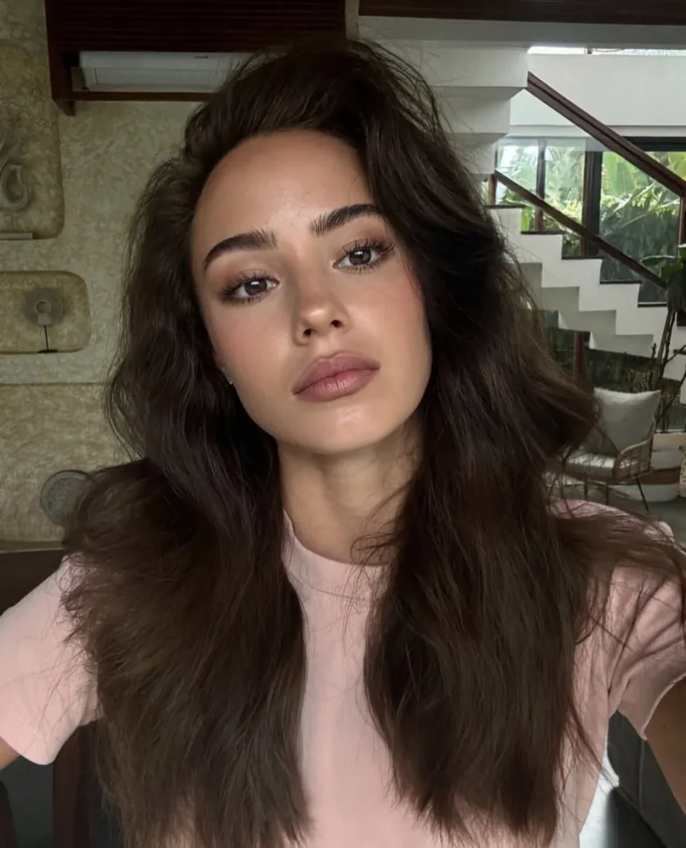 Helene photo 3 in Ibri: 21 years old, slim, brown hair, 168 cm, 53 kg, B bust