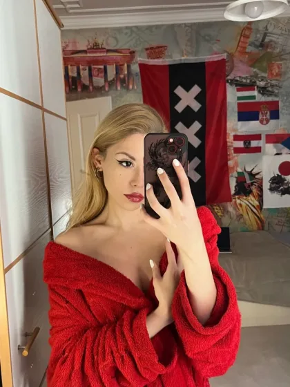 Holly photo 4 in Mutrah: 22 years old, regular, blonde hair, 165 cm, 51 kg, C bust