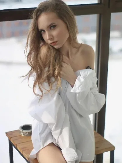 Isabelle photo 1 in Sur: 21 years old, european, slim, blonde hair, 168 cm, 52 kg, B bust
