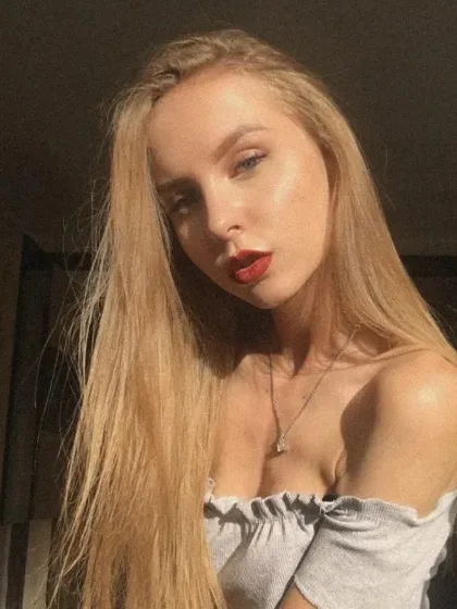 Isabelle photo 4 in Sur: 21 years old, european, slim, blonde hair, 168 cm, 52 kg, B bust