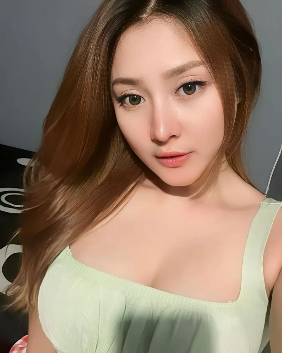 Jana photo 4 in Shinas: 25 years old, slim, black hair, 163 cm, 50 kg, B bust