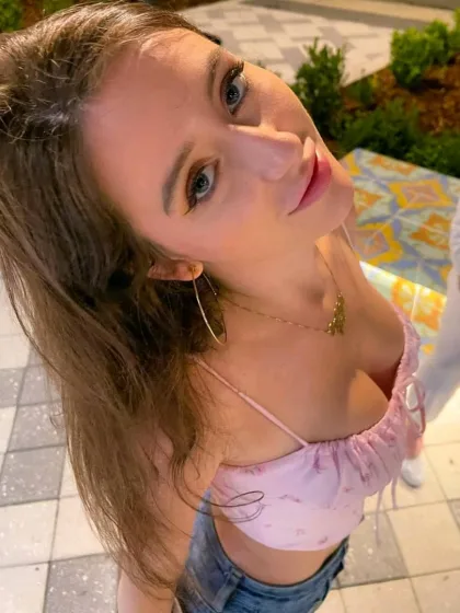 Joan photo 3 in Umm al-Quwain: 20 years old, regular, brown hair, 165 cm, 64 kg, C bust
