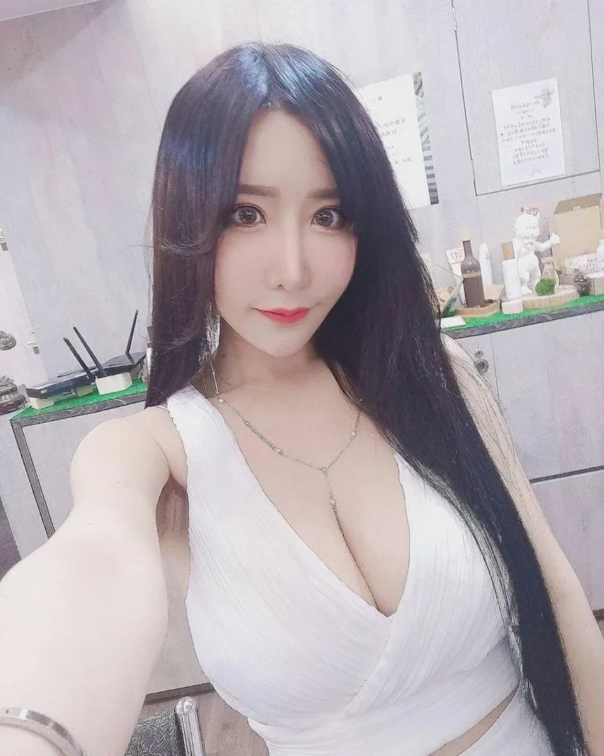 Juliet photo 5 in Air Rams: 25 years old, asian, slim, brown hair, 171 cm, 55 kg, C bust
