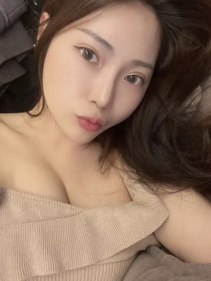 Kelly photo 3 in Nakhon Pathom: 27 years old, slim, black hair, 164 cm, 55 kg, C bust