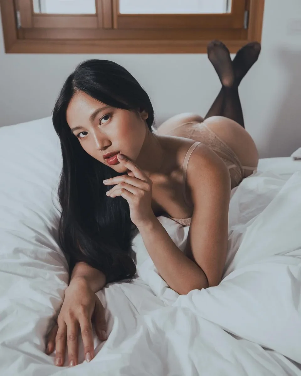 Lena photo 2 in Chiang Rai: 27 years old, european, regular, brown hair, 168 cm, 53 kg, C bust
