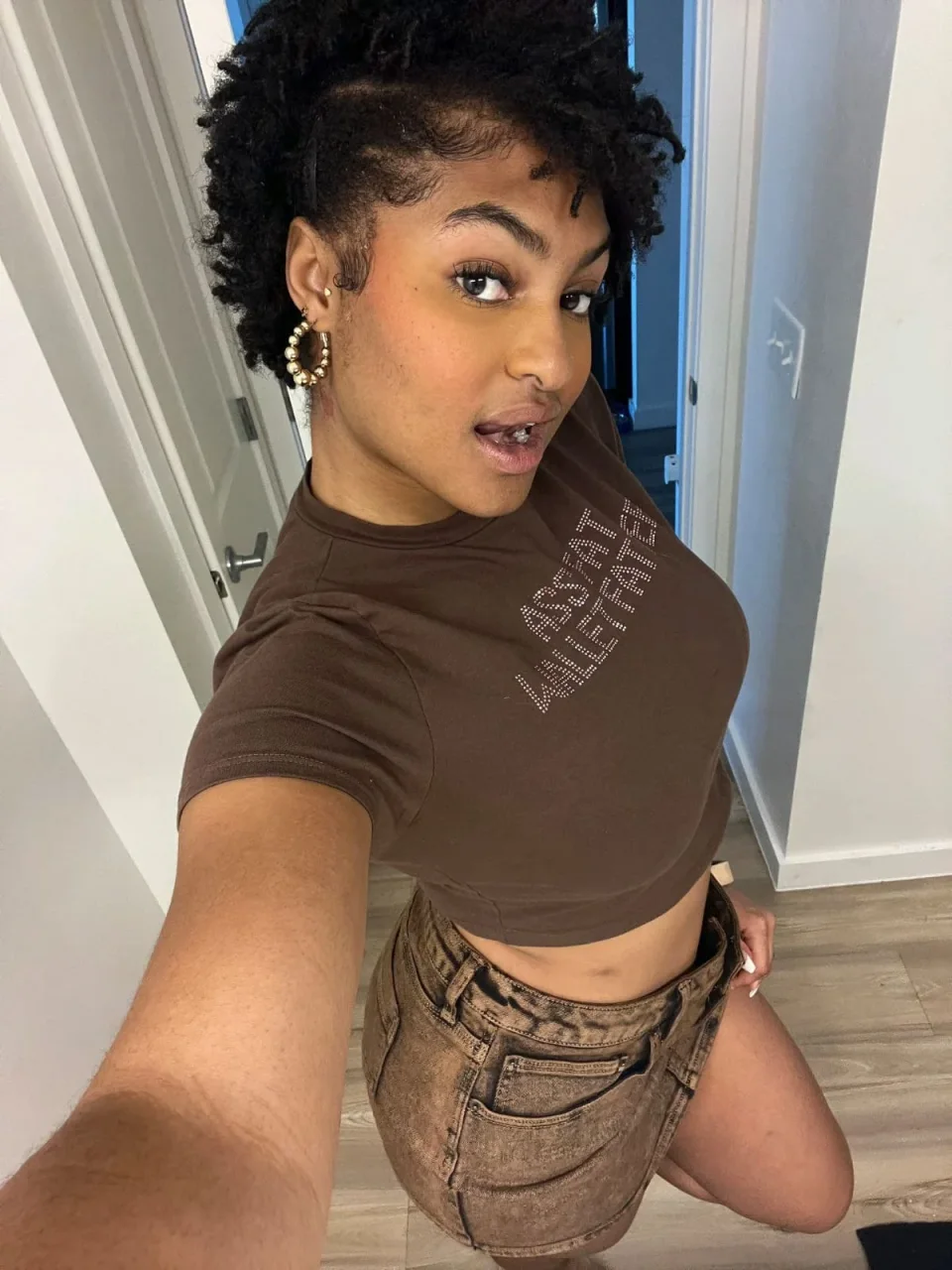 Лиана фото 1 - Тхаланг, 26 лет, европейская, regular, черные волосы, 168 см, 51 кг, грудь B
