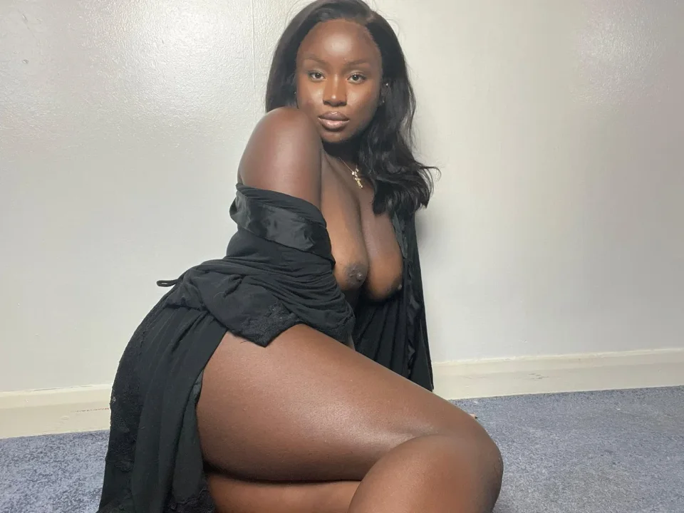 Lily photo 7 in Greater Muscat: 28 years old, european, regular, black hair, 162 cm, 67 kg, B bust