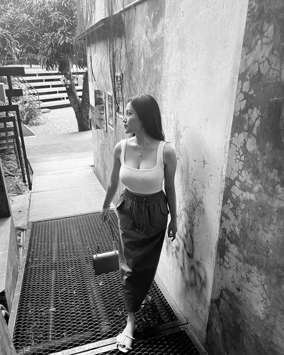 Lisa photo 3 in Dibba El Hisn: 26 years old, asian, slim, black hair, 162 cm, 50 kg, C bust