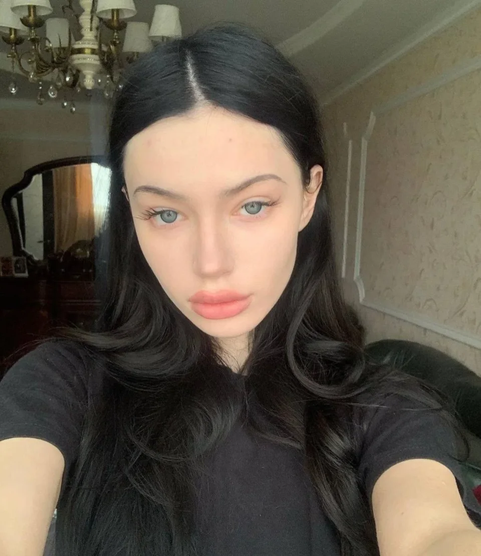 Лола фото 1 - Аль-Рувайс, 25 лет, стройная, черные волосы, 165 см, 49 кг, грудь A