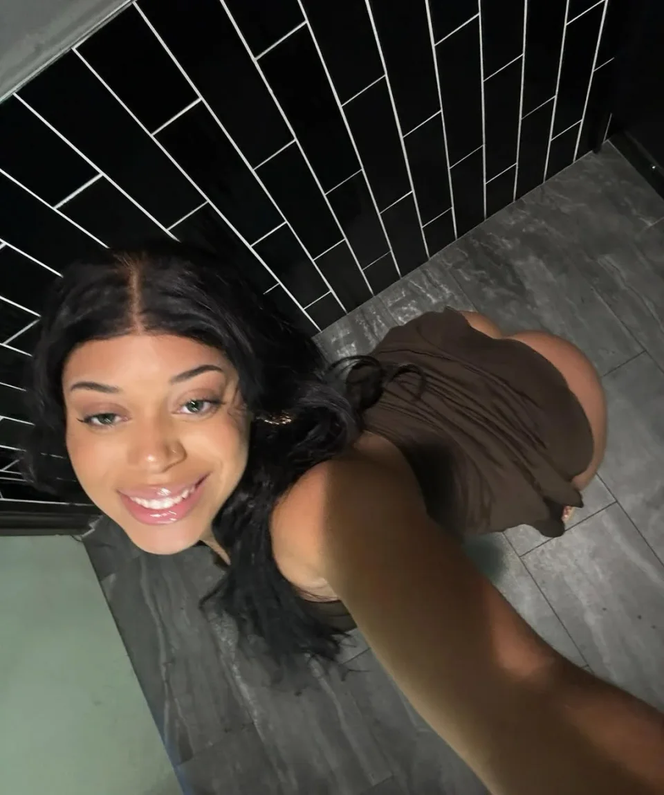 Louise photo 3 in Hatta: 24 years old, curvy, brown hair, 165 cm, 55 kg, B bust