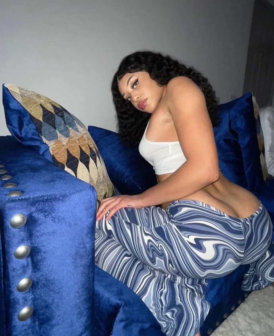 Louise photo 9 in Hatta: 24 years old, curvy, brown hair, 165 cm, 55 kg, B bust