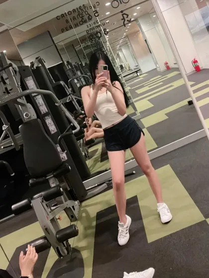 Luna photo 4 in Sohar: 22 years old, slim, black hair, 168 cm, 50 kg, C bust
