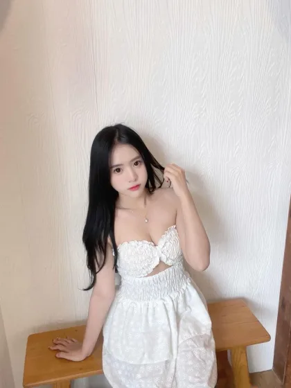 Luna photo 6 in Sohar: 22 years old, slim, black hair, 168 cm, 50 kg, C bust