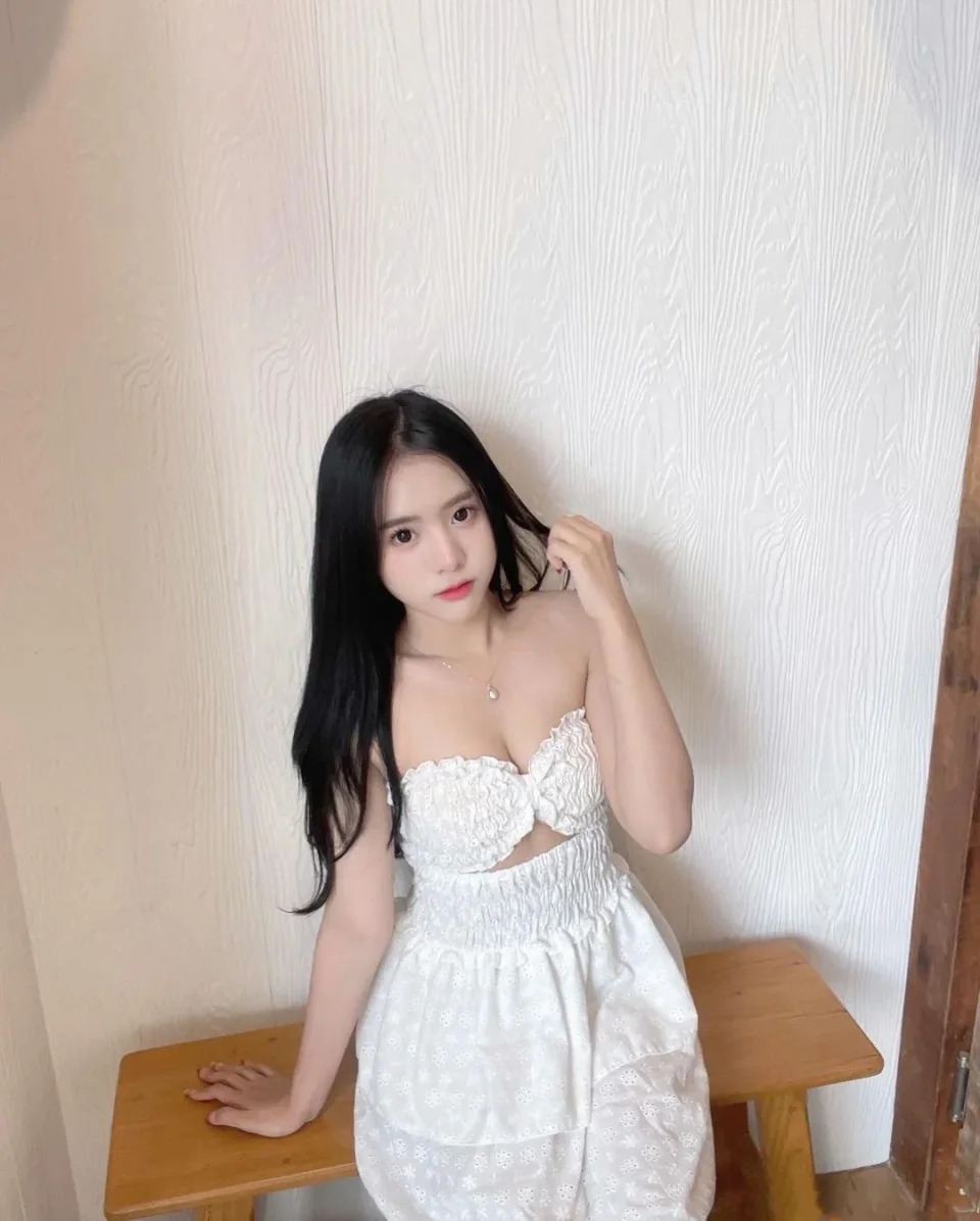 Луна фото 6 - Сохар, 22 года, стройная, черные волосы, 168 см, 50 кг, грудь C
