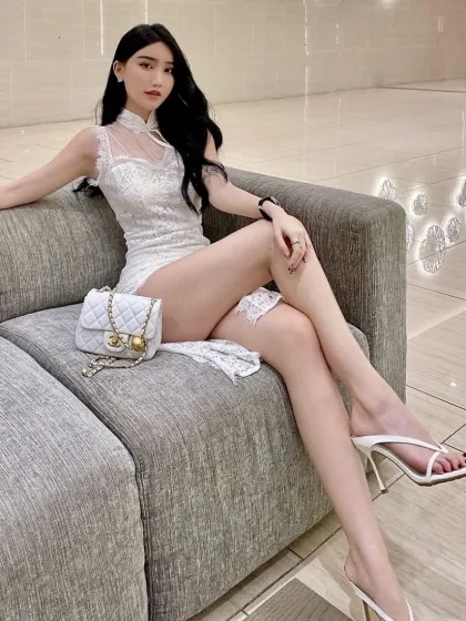 Mallory photo 3 in Nizwa: 25 years old, slim, black hair, 168 cm, 52 kg, C bust
