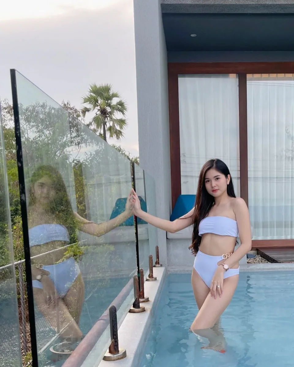 Maria photo 2 in Al Musanaah: 22 years old, asian, slim, black hair, 165 cm, 49 kg, C bust