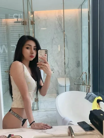 Nellie photo 4 in Phuket: 23 years old, slim, brown hair, 166 cm, 52 kg, D bust