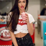 Nicole photo 2 in Barka: 21 years old, arab, slim, brown hair, 170 cm, 54 kg, B bust