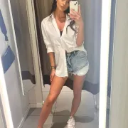 Nicole photo 3 in Barka: 21 years old, arab, slim, brown hair, 170 cm, 54 kg, B bust