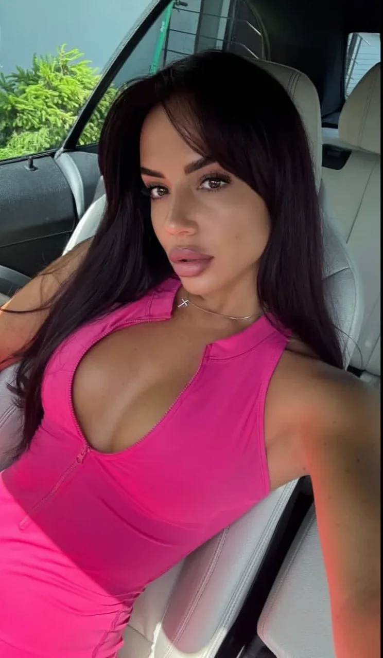 Noemi photo 5 in Nakhon Pathom: 21 years old, european, slim, brown hair, 170 cm, 54 kg, B bust