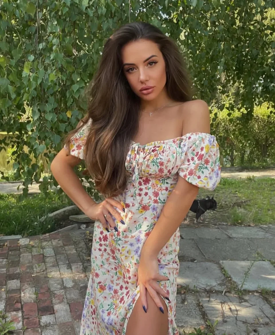 Noemi photo 6 in Nakhon Pathom: 21 years old, european, slim, brown hair, 170 cm, 54 kg, B bust