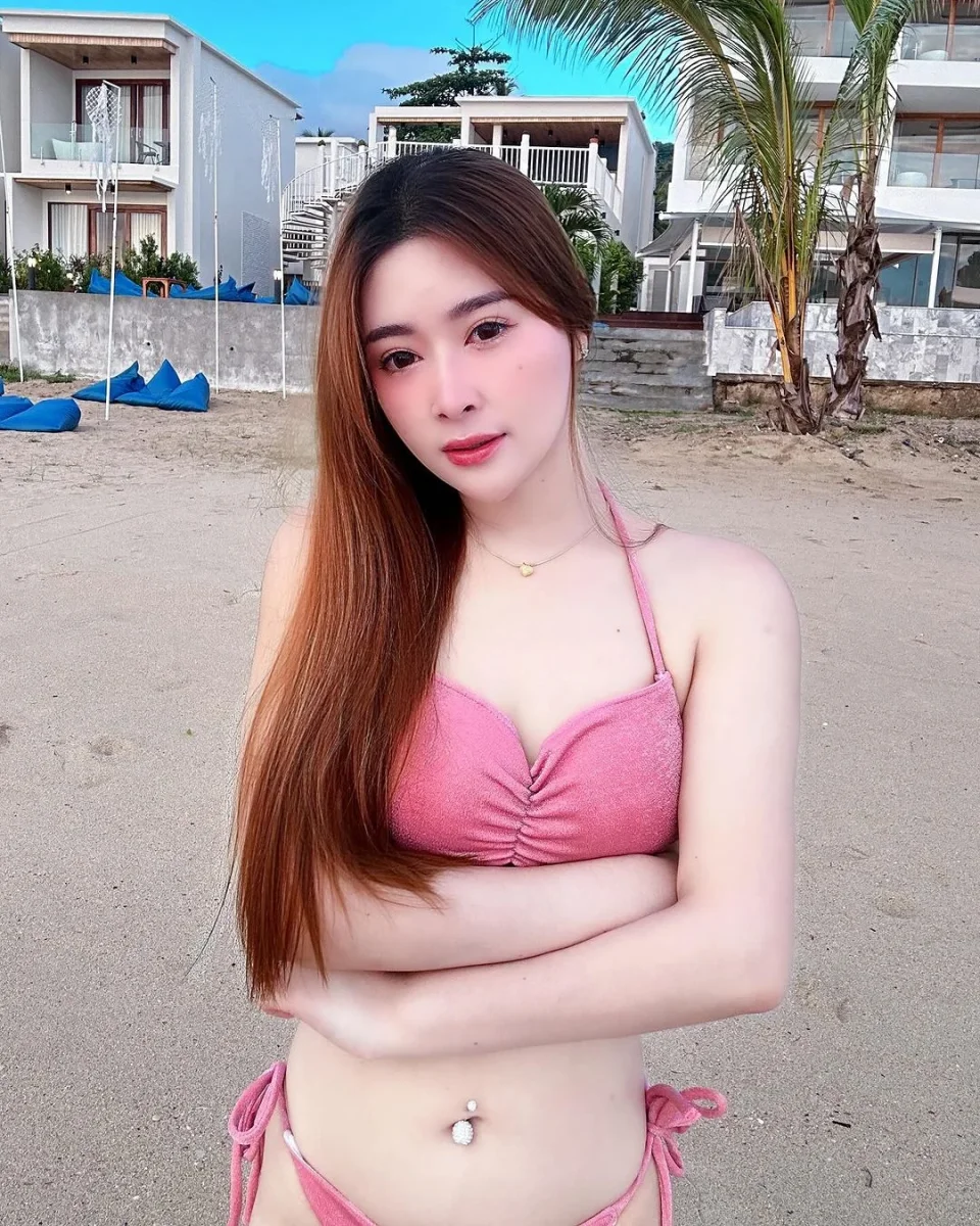 Rosie photo 1 in Mutrah: 24 years old, asian, slim, black hair, 169 cm, 50 kg, C bust