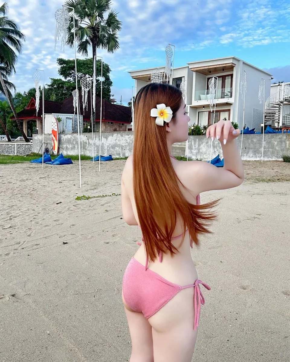 Rosie photo 10 in Mutrah: 24 years old, asian, slim, black hair, 169 cm, 50 kg, C bust