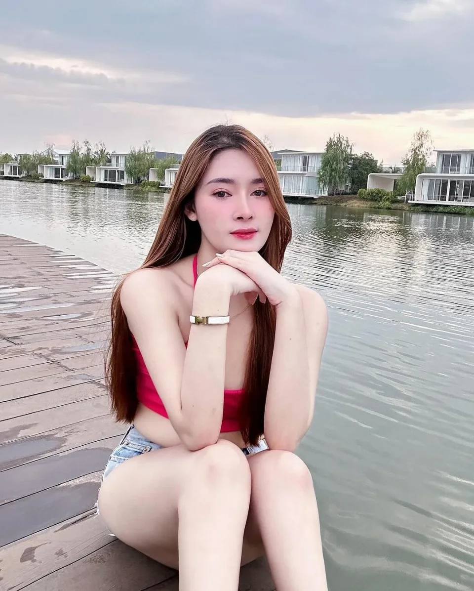 Rosie photo 6 in Mutrah: 24 years old, asian, slim, black hair, 169 cm, 50 kg, C bust