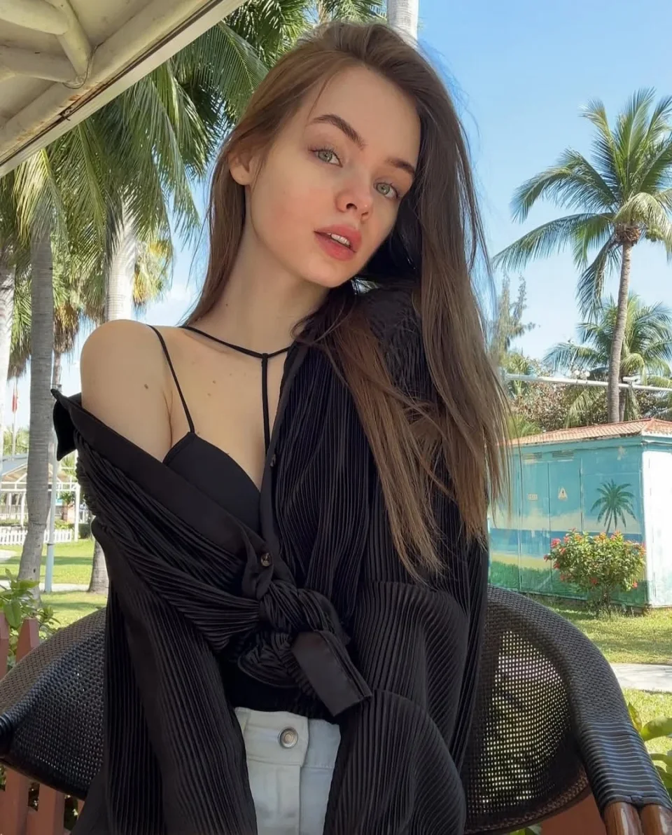 CB photo 1 in Al Buraymi: 20 years old, european, slim, brown hair, 168 cm, 52 kg, B bust