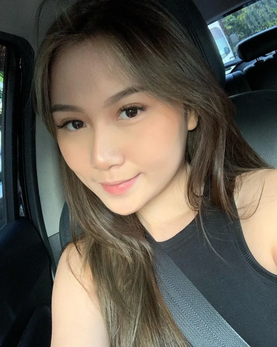 Elise photo 3 in Dubai: 25 years old, slim, brown hair, 166 cm, 47 kg, A bust