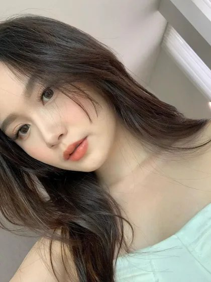 Elise photo 4 in Dubai: 25 years old, slim, brown hair, 166 cm, 47 kg, A bust