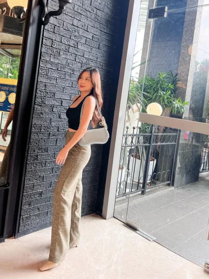 Elise photo 5 in Dubai: 25 years old, slim, brown hair, 166 cm, 47 kg, A bust