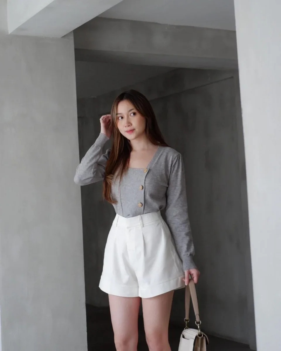 Elise photo 7 in Dubai: 25 years old, slim, brown hair, 166 cm, 47 kg, A bust