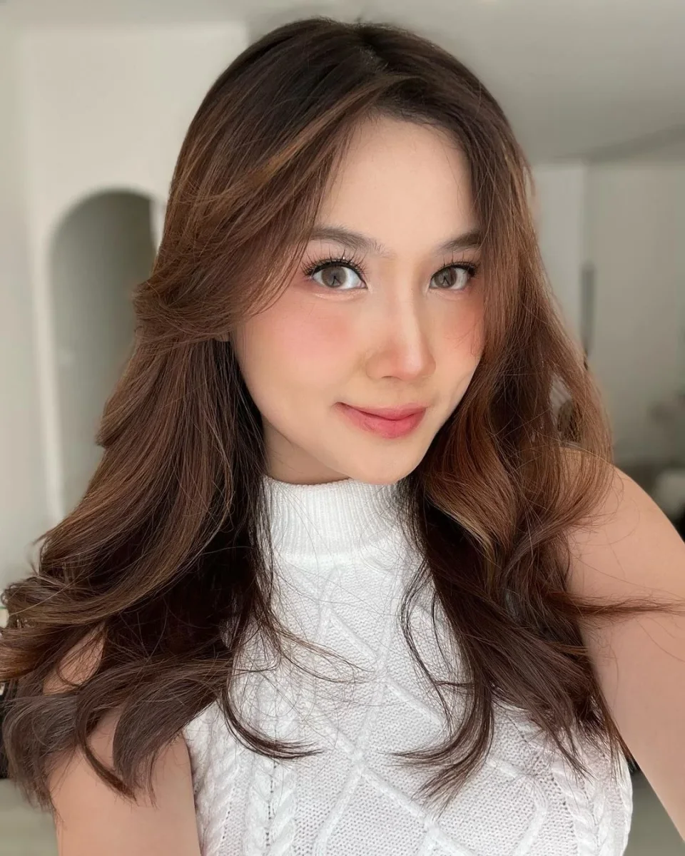 Elise photo 8 in Dubai: 25 years old, slim, brown hair, 166 cm, 47 kg, A bust