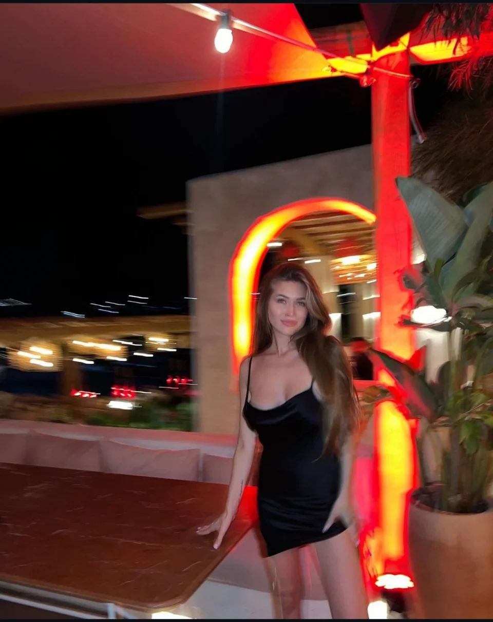 Alexa photo 2 in Khaur-Fakkan: 26 years old, slim, blonde hair, 164 cm, 59 kg, A bust