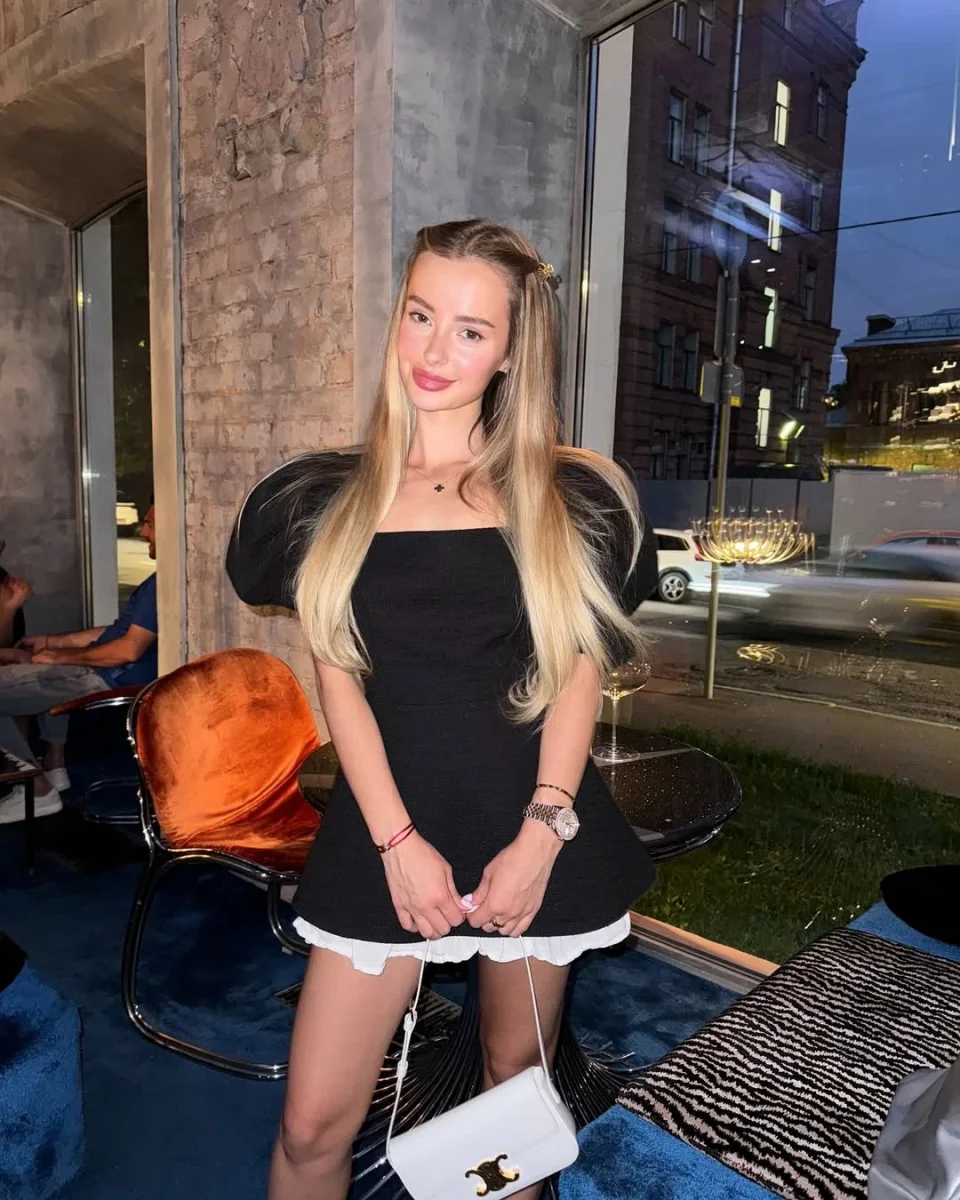 WX photo 5 in Hayati: 21 years old, european, slim, blonde hair, 168 cm, 53 kg, B bust