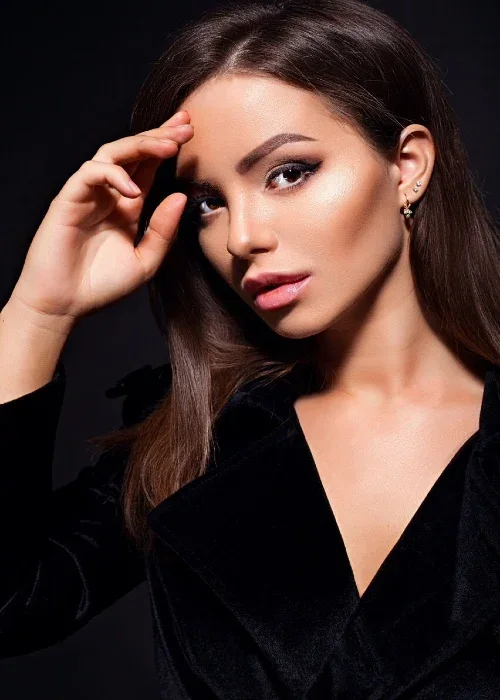 Allegra photo 2 in Oasis Liwa: 23 years old, slim, black hair, 173 cm, 55 kg, C bust