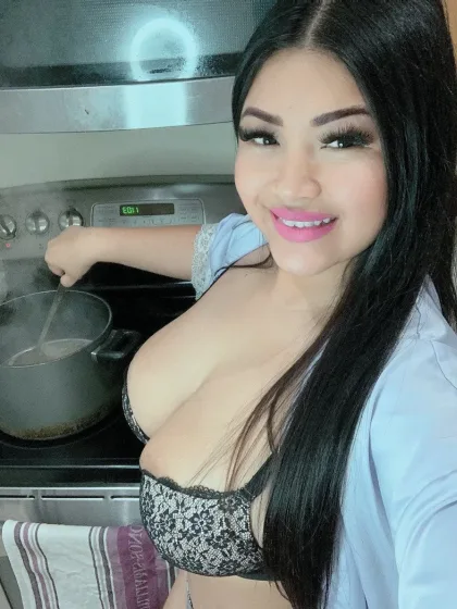 Angelina photo 4 in Pattaya: 28 years old, european, curvy, black hair, 170 cm, 57 kg, D bust
