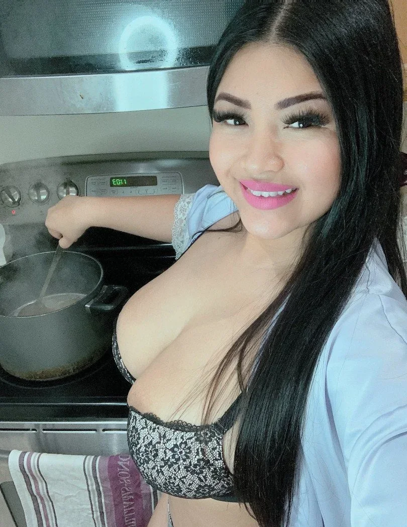 Angelina photo 4 in Pattaya: 28 years old, european, curvy, black hair, 170 cm, 57 kg, D bust