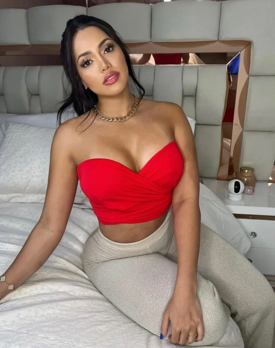 XC photo 5 in Mutrah: 26 years old, arab, curvy, black hair, 156 cm, 55 kg, B bust