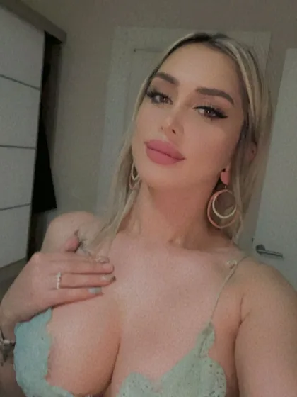 Effie photo 3 in Dubai: 24 years old, arab, slim, brown hair, 155 cm, 41 kg, B bust