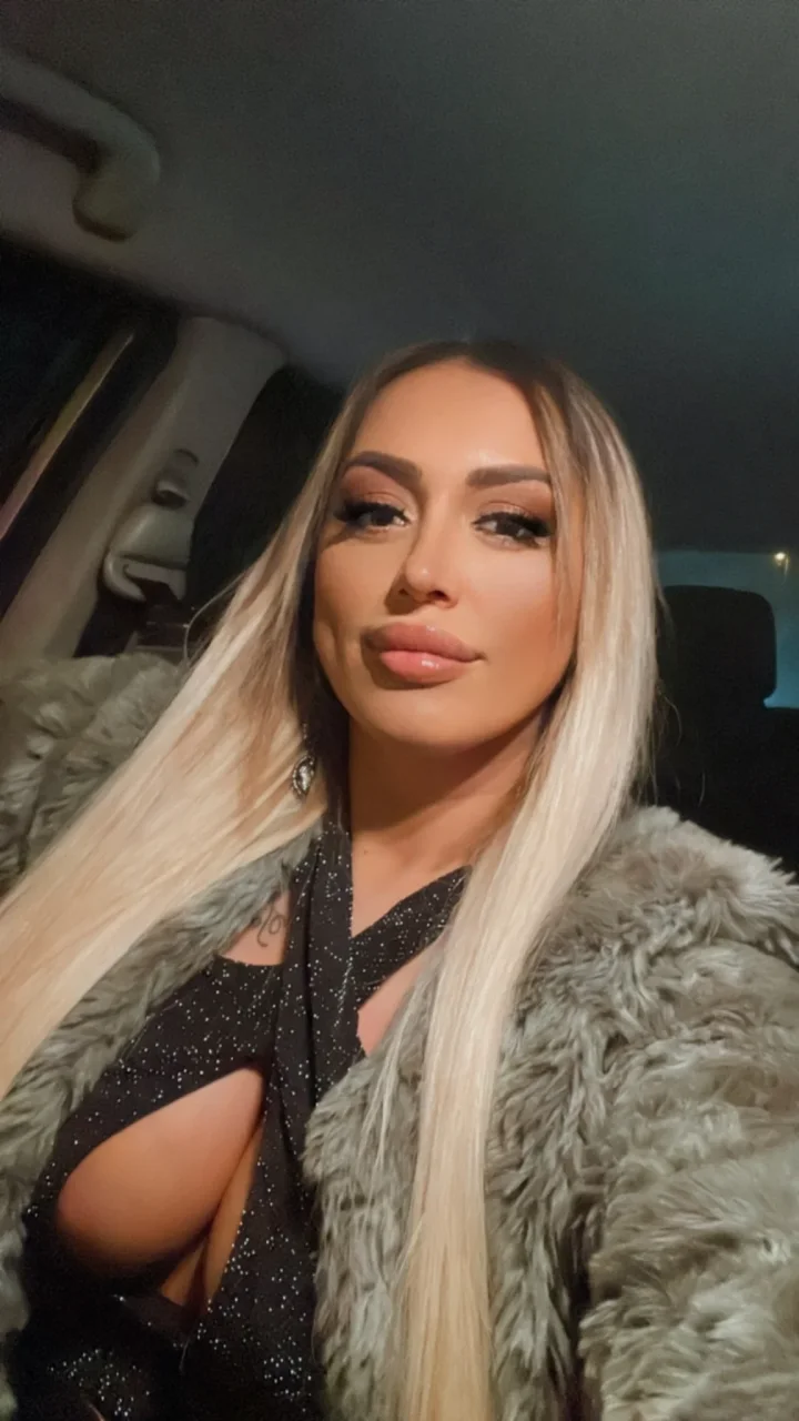 Effie photo 5 in Dubai: 24 years old, arab, slim, brown hair, 155 cm, 41 kg, B bust