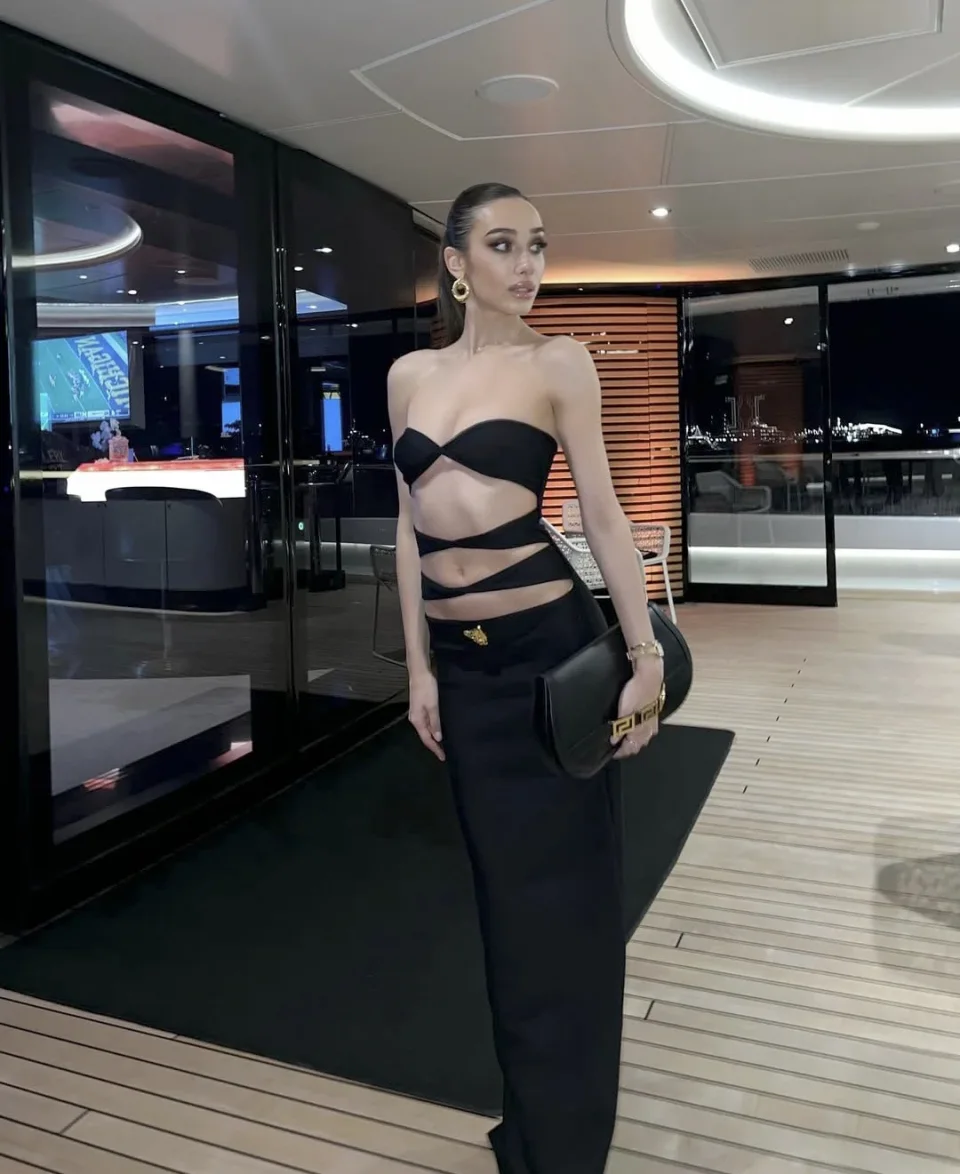 MH photo 3 in Hatta: 27 years old, european, slim, brown hair, 170 cm, 53 kg, B bust