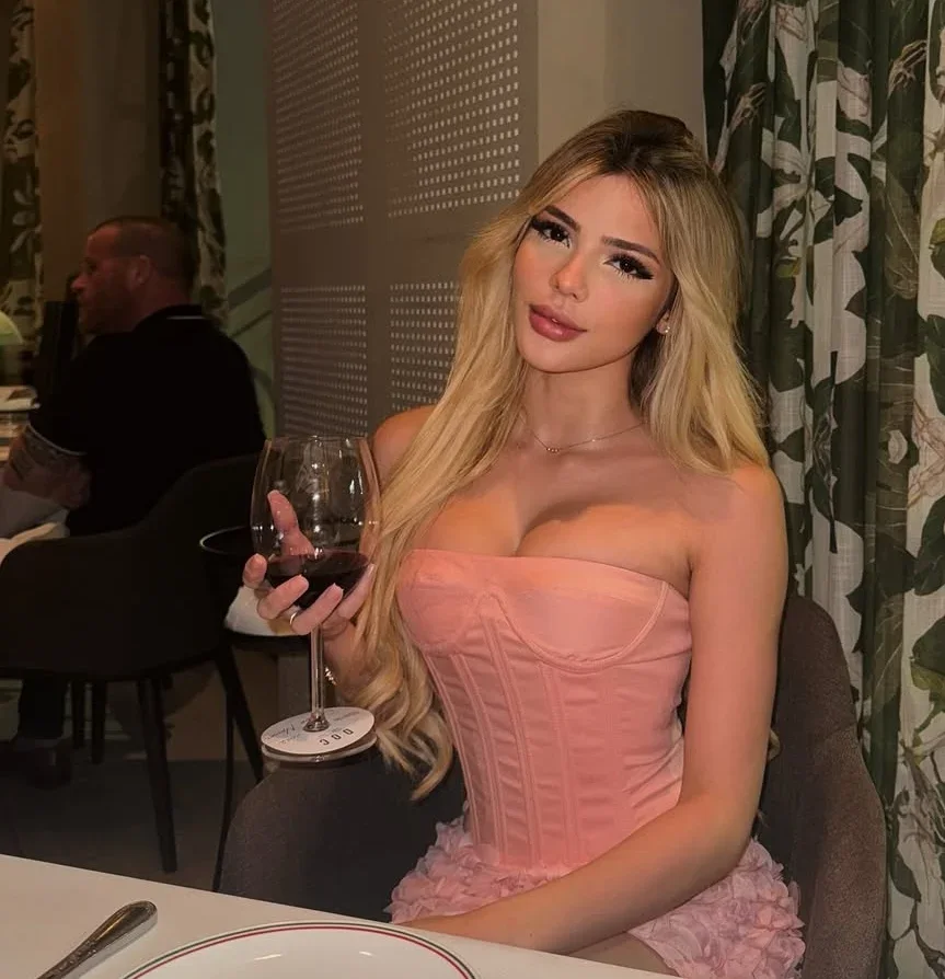 KR photo 2 in Oasis Liwa: 25 years old, regular, blonde hair, 170 cm, 54 kg, C bust