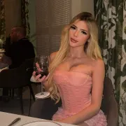 KR photo 2 in Oasis Liwa: 25 years old, regular, blonde hair, 170 cm, 54 kg, C bust
