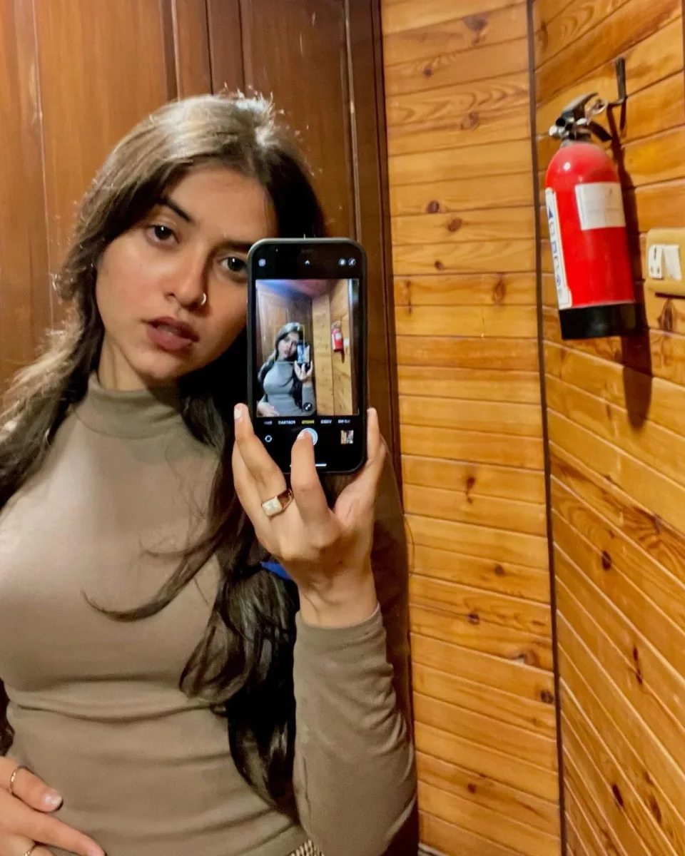Calista photo 4 in Sohar: 27 years old, asian, slim, black hair, 169 cm, 62 kg, B bust