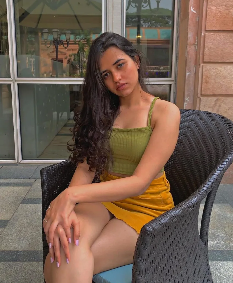 Calista photo 6 in Sohar: 27 years old, asian, slim, black hair, 169 cm, 62 kg, B bust