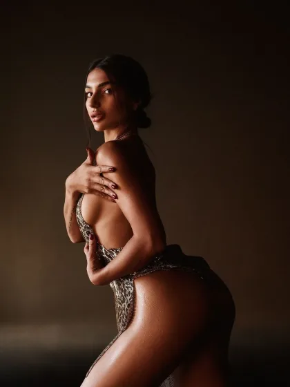 Josie photo 2 in Ajman: 24 years old, slim, black hair, 169 cm, 59 kg, B bust